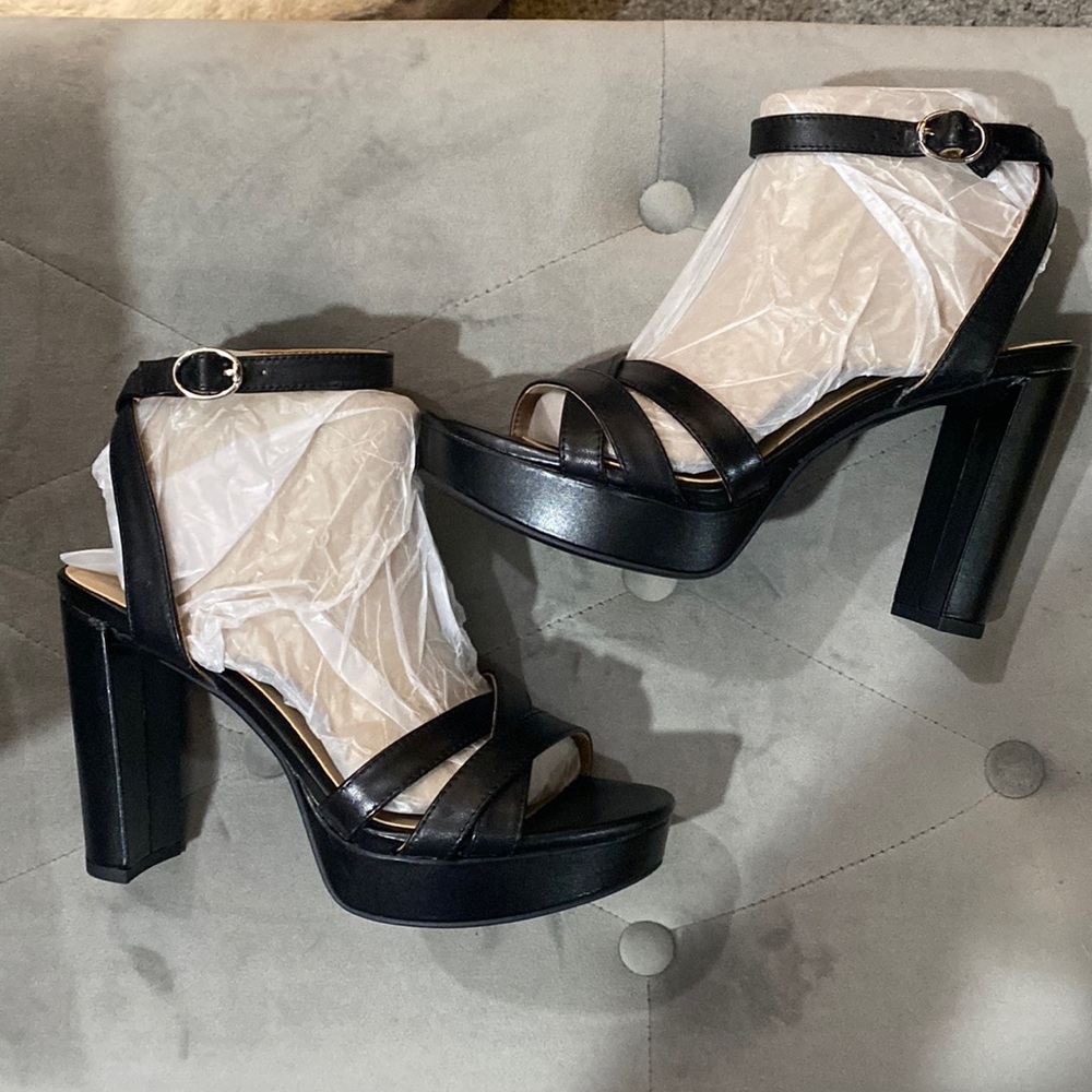 Naturalizer heels sandals